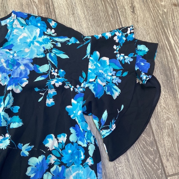 2/$20 Flower Blouse - Picture 3 of 4